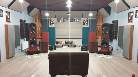 Зал прослушивания Hi-Fi — объект ЕФРЕКОРД, диффузоры · широкая сцена